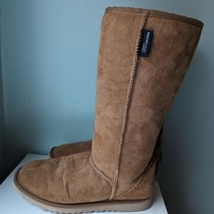Koolaburra sheepskin boots. Made in Australia Not UGG Womens size 8
